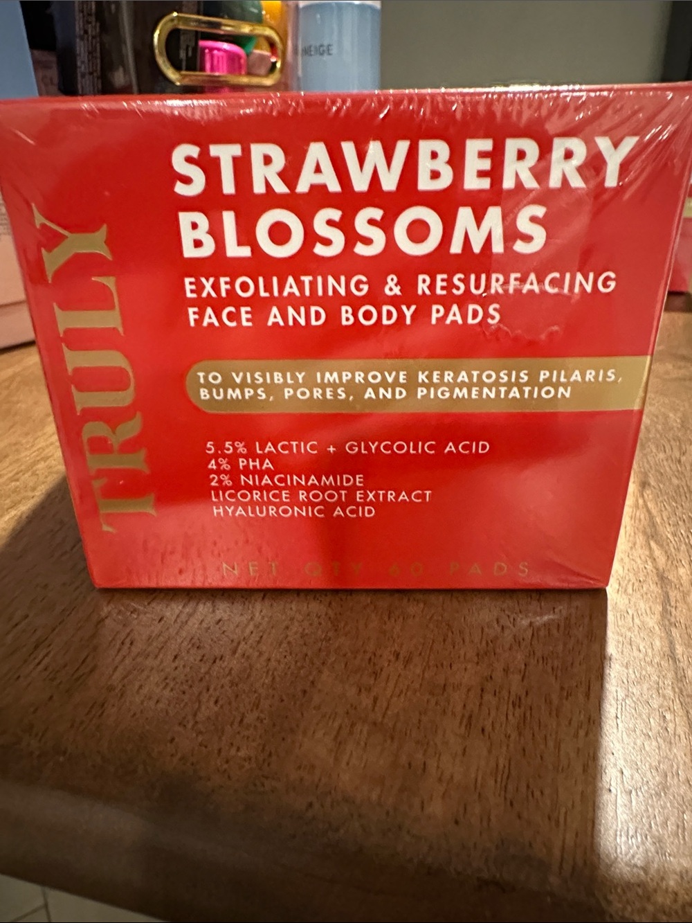BNIB TRULY Strawberry Blossoms Exfoliating & Resurfacing Face & Body Pads